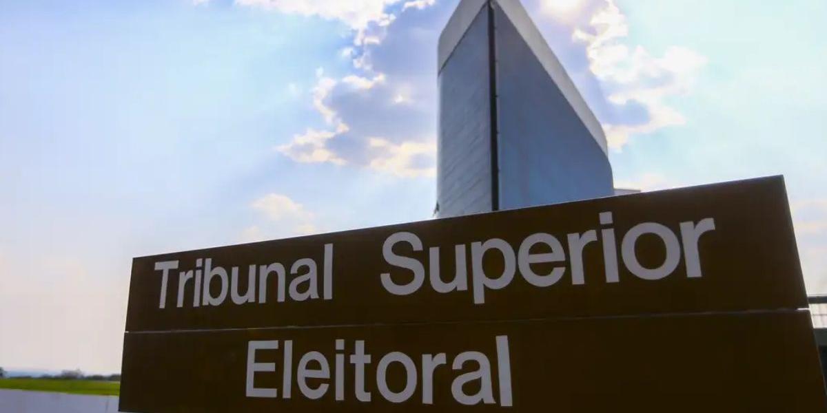 Por unanimidade, o tribunal decidiu proibir postagens nas redes sociais de conteúdos modificados no período de 72 horas antes do pleito