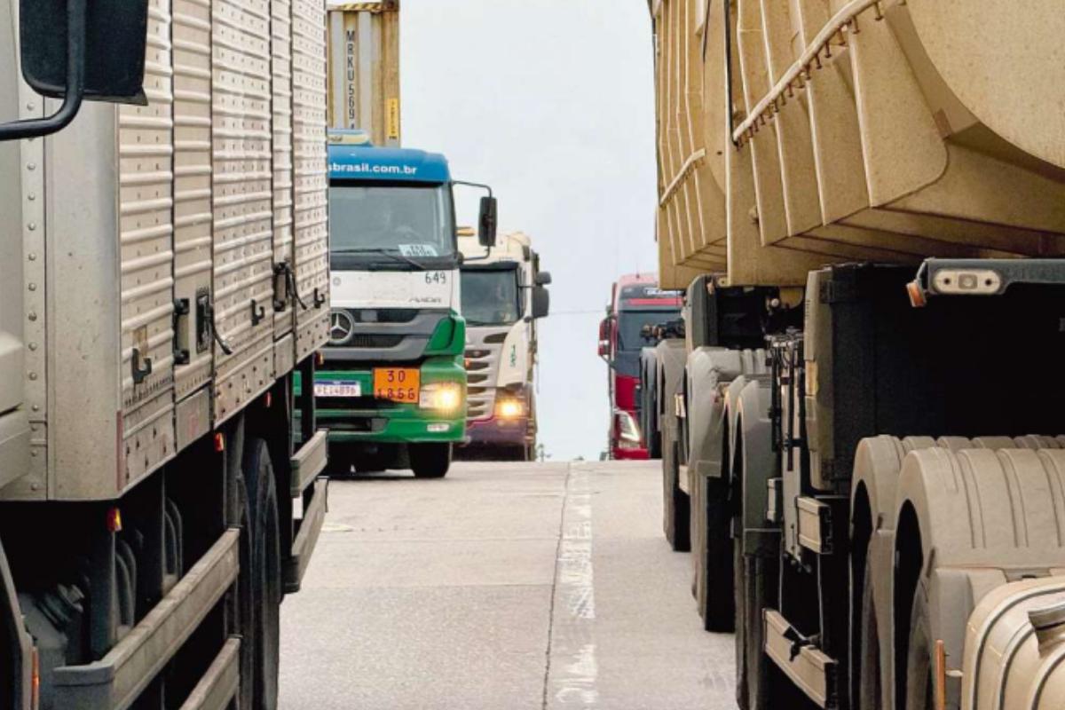 The dynamics of truck traffic are fundamental to the operation of the Port of Santos