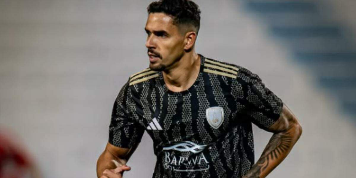 Zagueiro Lucas Veríssimo, de 30 anos, está de volta ao Santos após passagem pelo Catar