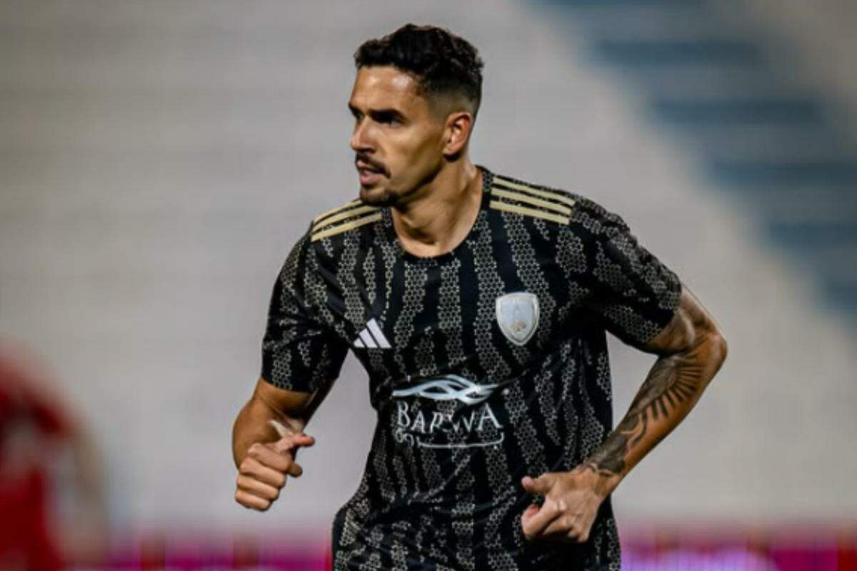 Zagueiro Lucas Veríssimo, de 30 anos, está de volta ao Santos após passagem pelo Catar