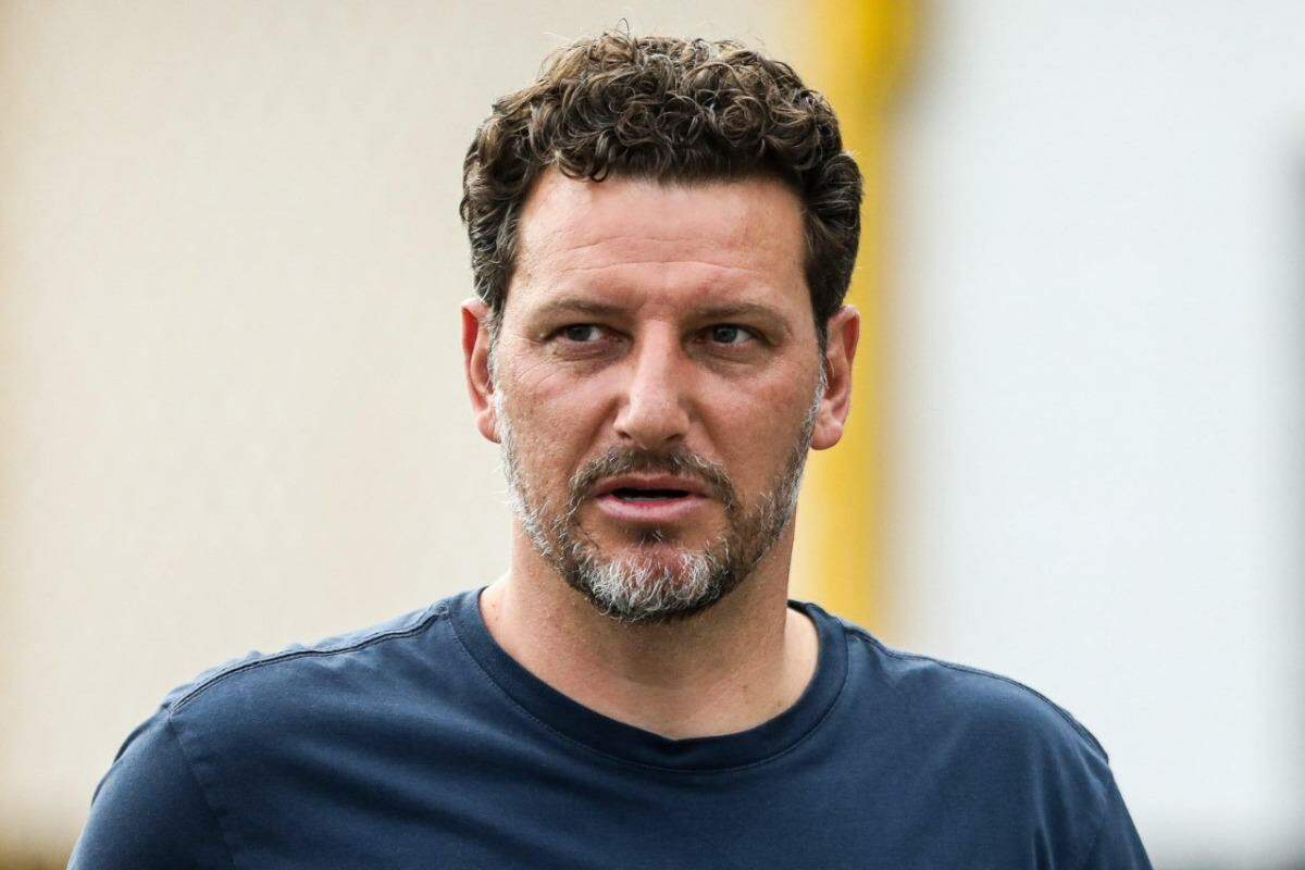 Elano foi apresentado nesta terça-feira (3) no CT Rei Pelé