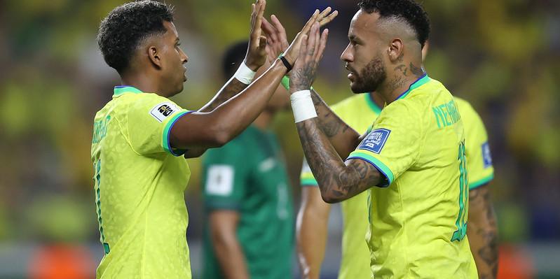 Rodrygo e Neymar em jogo da seleção, em Belém do Pará, em setembro de 2023