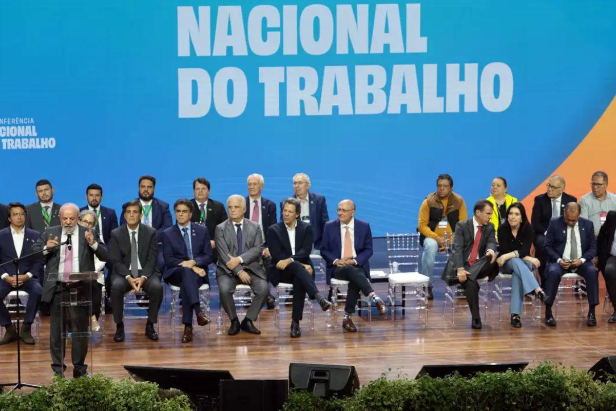 Fim do 6x1: Lula propõe negociação entre patrões, empregados e governo