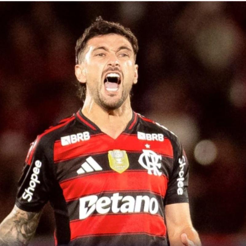 Arrascaeta aparece entre os 30 jogadores mais decisivos do mundo em ranking liderado por Messi