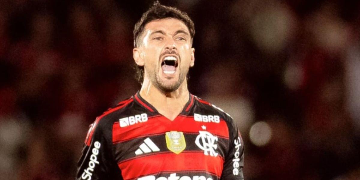 Arrascaeta aparece entre os 30 jogadores mais decisivos do mundo em ranking liderado por Messi