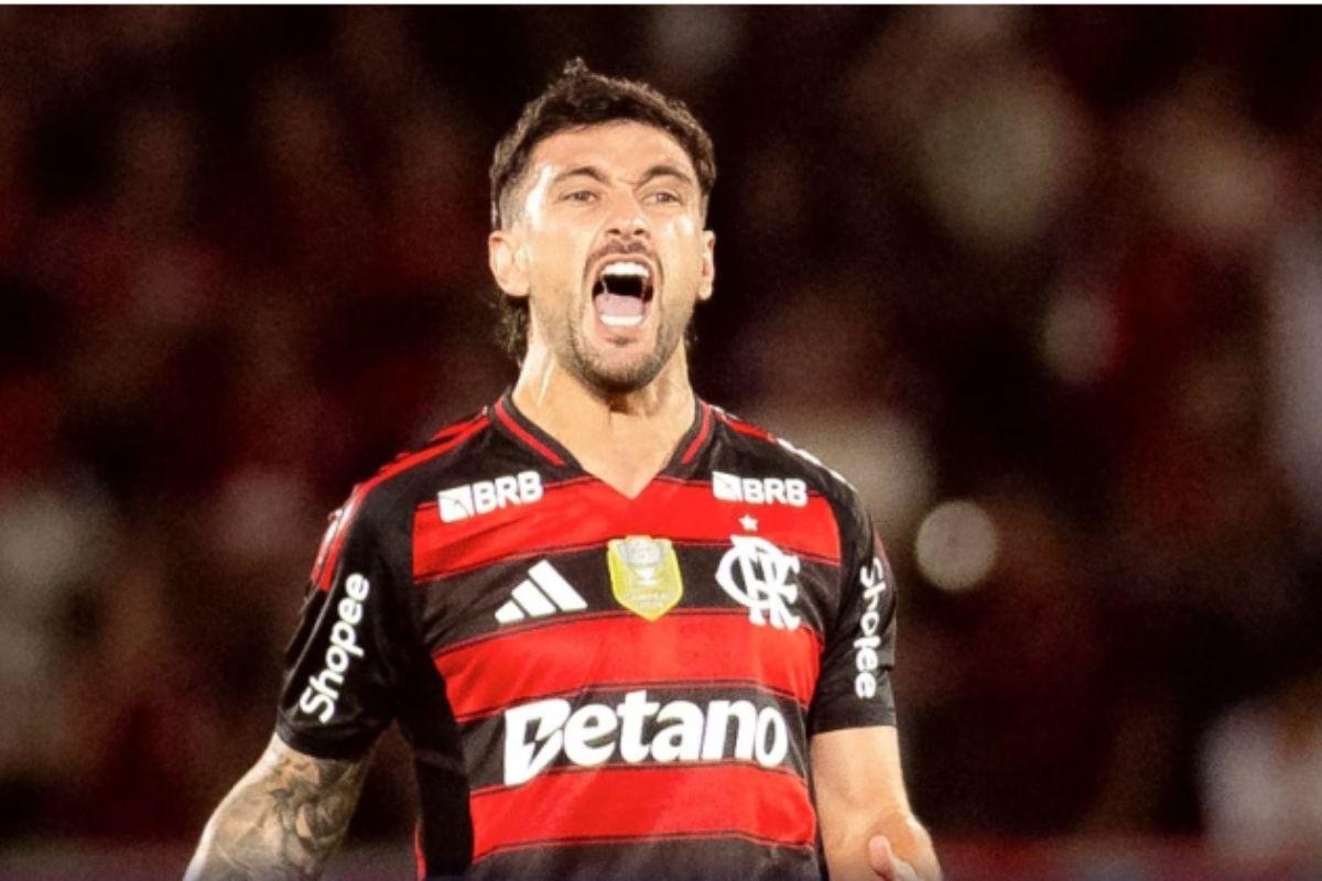 Arrascaeta aparece entre os 30 jogadores mais decisivos do mundo em ranking liderado por Messi