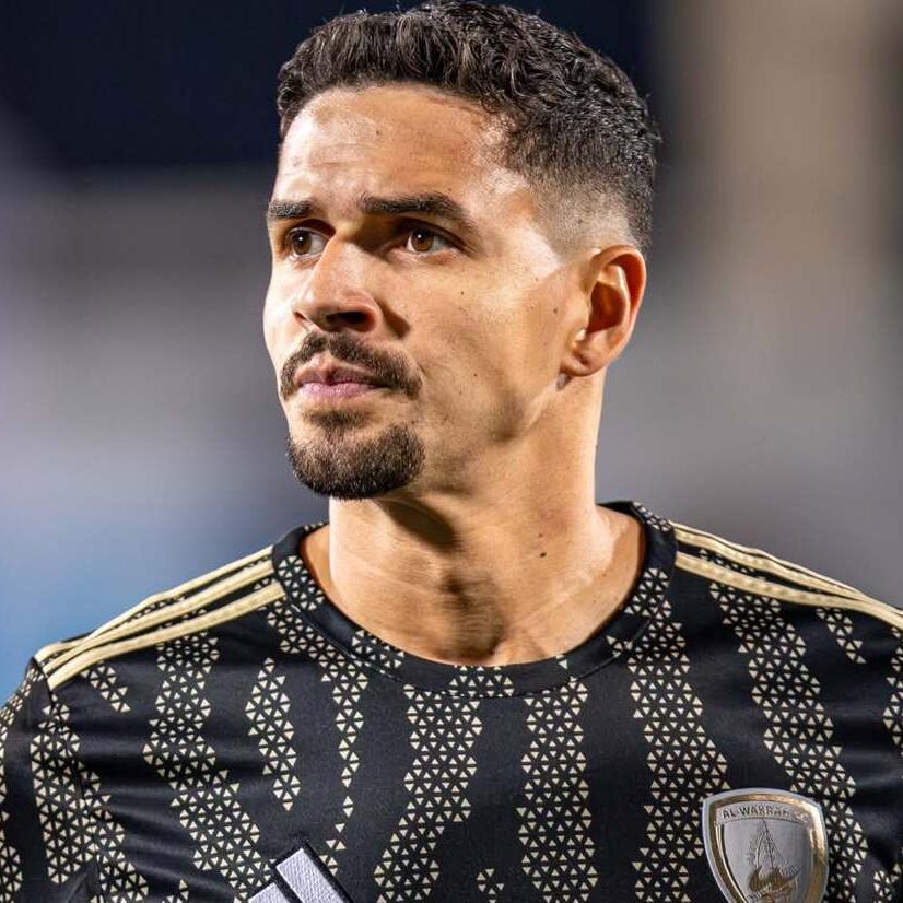 O zagueiro Lucas Veríssimo vai voltar a jogar no Santos após cinco temporadas