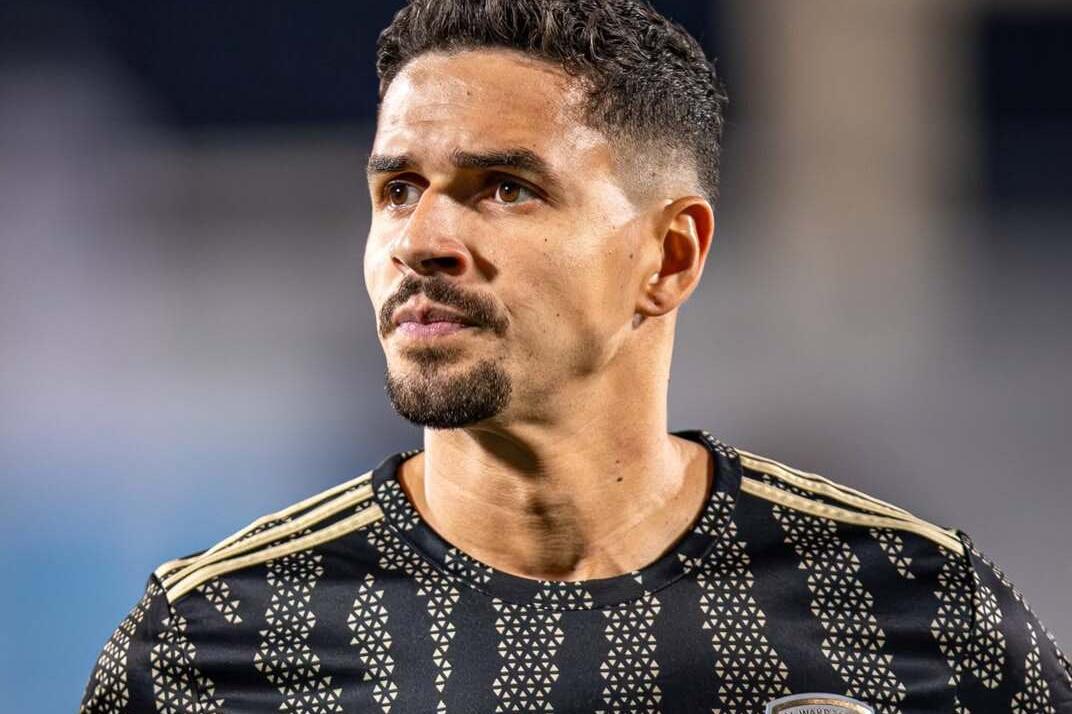 O zagueiro Lucas Veríssimo vai voltar a jogar no Santos após cinco temporadas