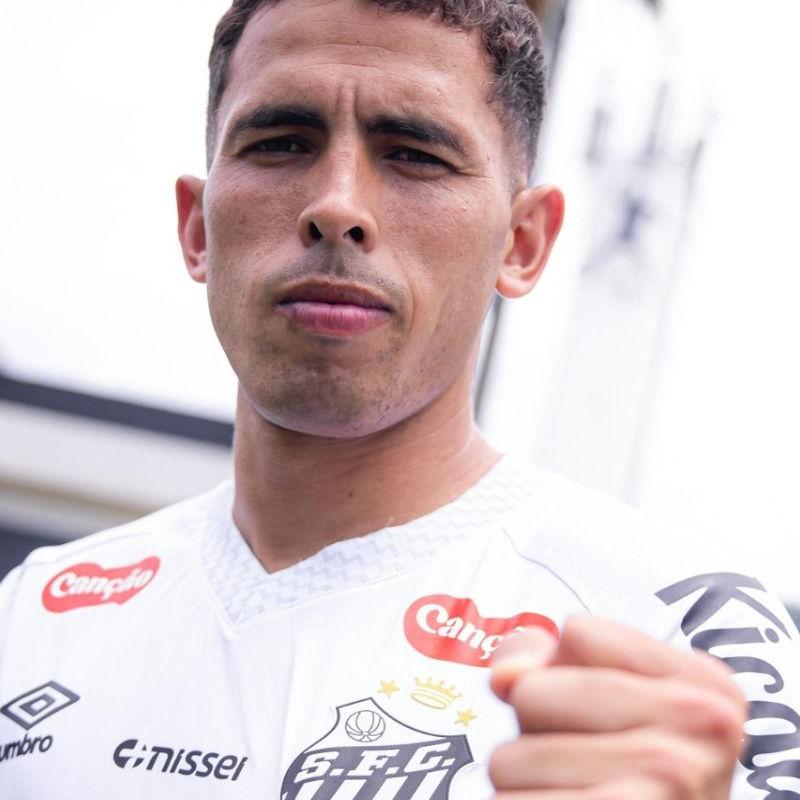 O jogador assinou contrato por três temporadas e definiu a marcação forte como sua principal característica