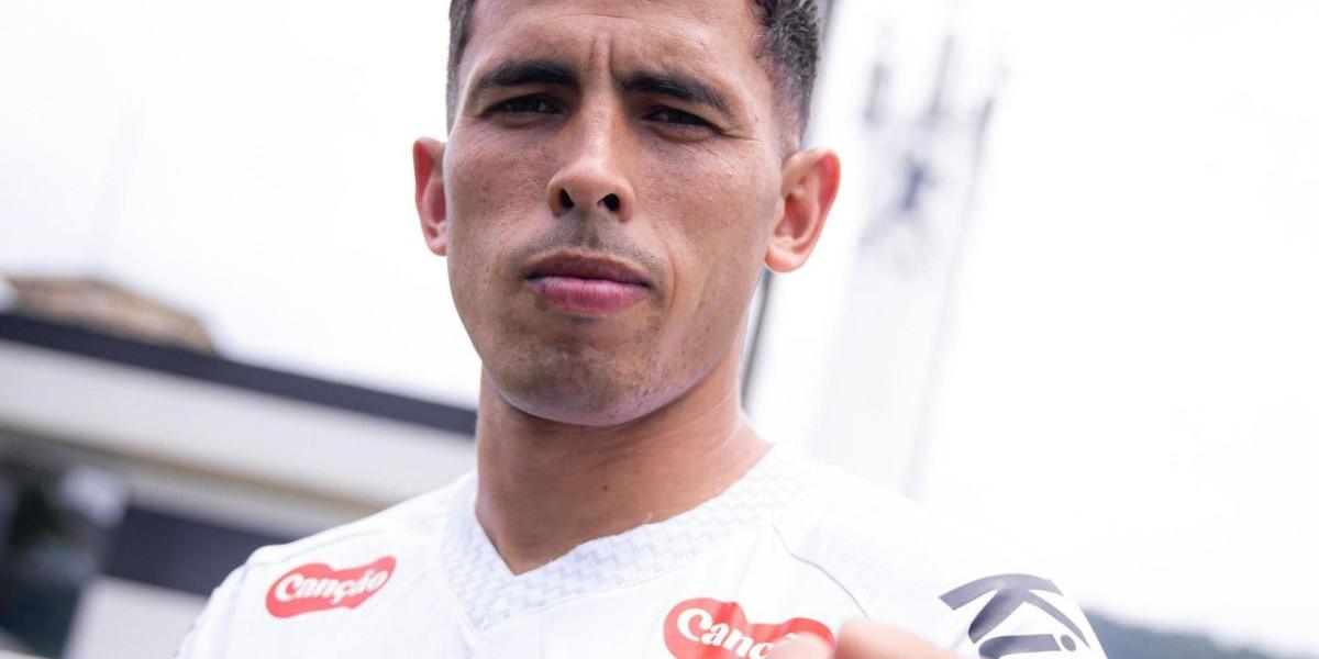 O jogador assinou contrato por três temporadas e definiu a marcação forte como sua principal característica