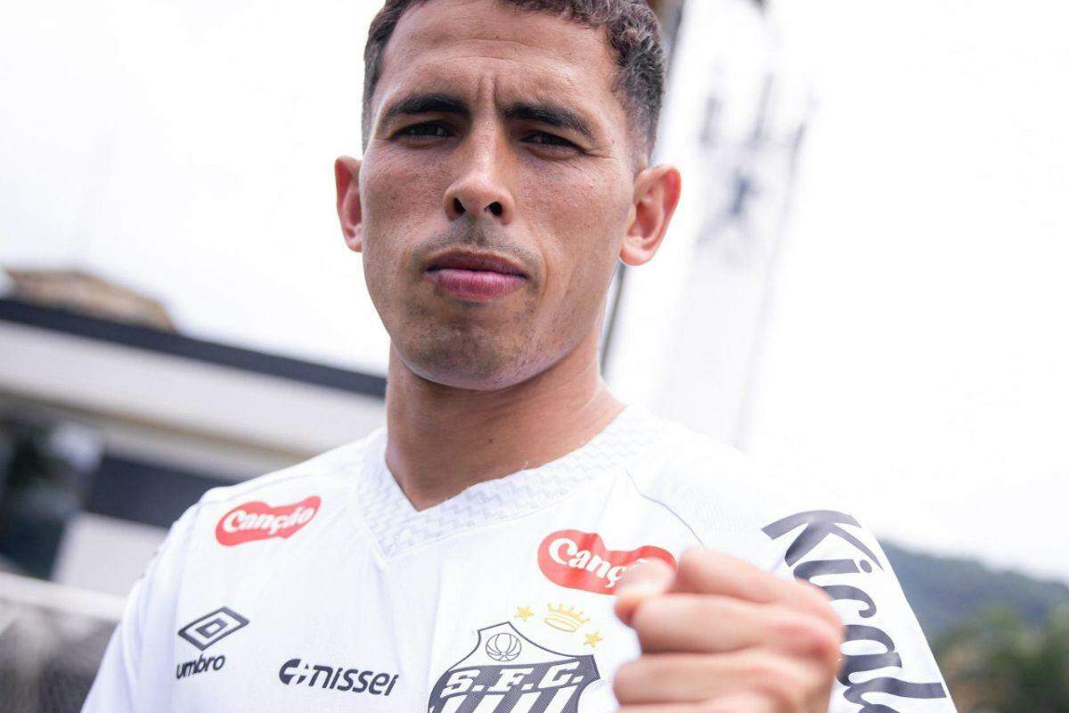 O jogador assinou contrato por três temporadas e definiu a marcação forte como sua principal característica