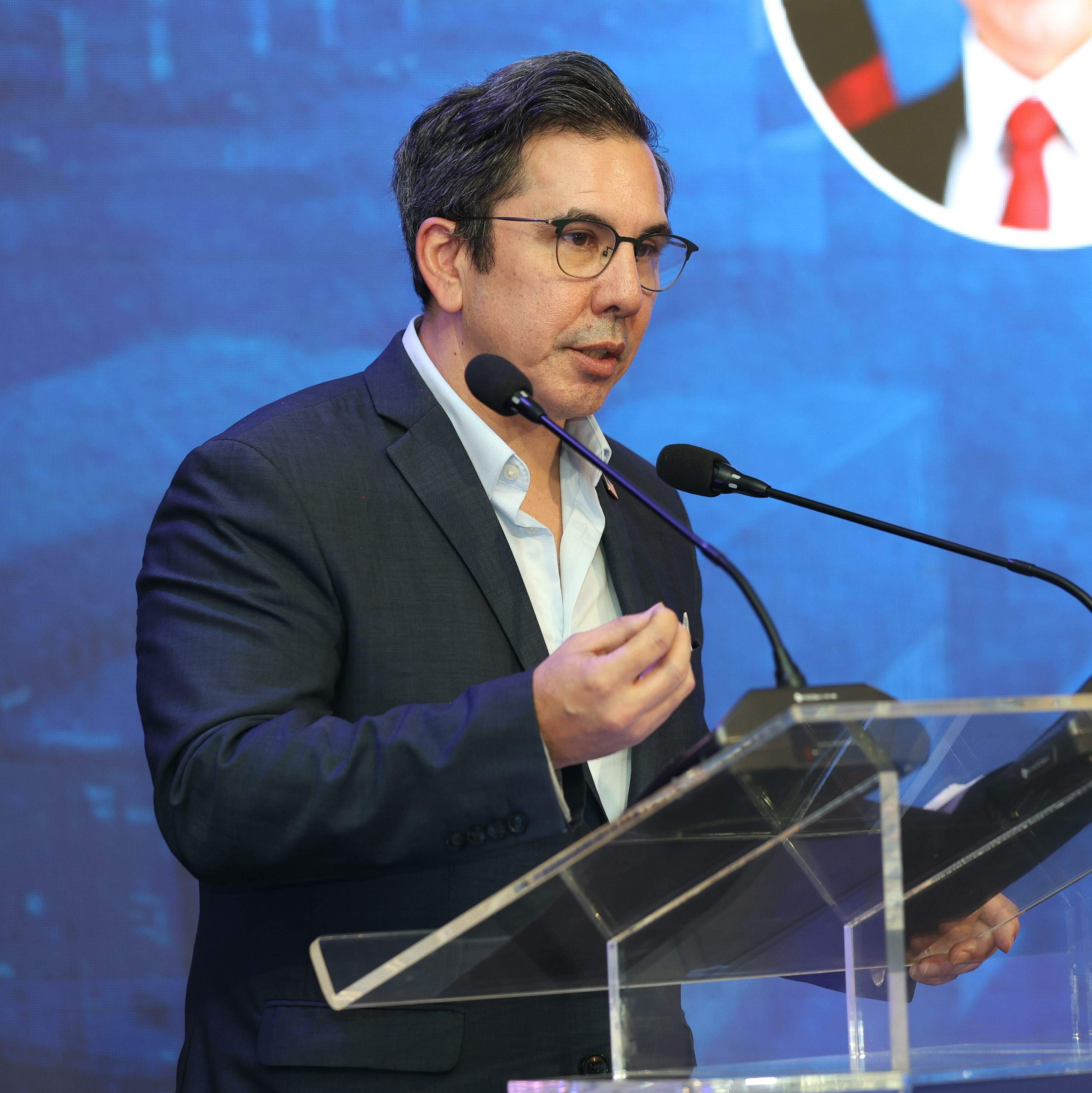 Kevin Murakami discursou para um grupo de empresários e autoridades do Porto de Santos, ontem à noite, no auditório do Grupo Tribuna