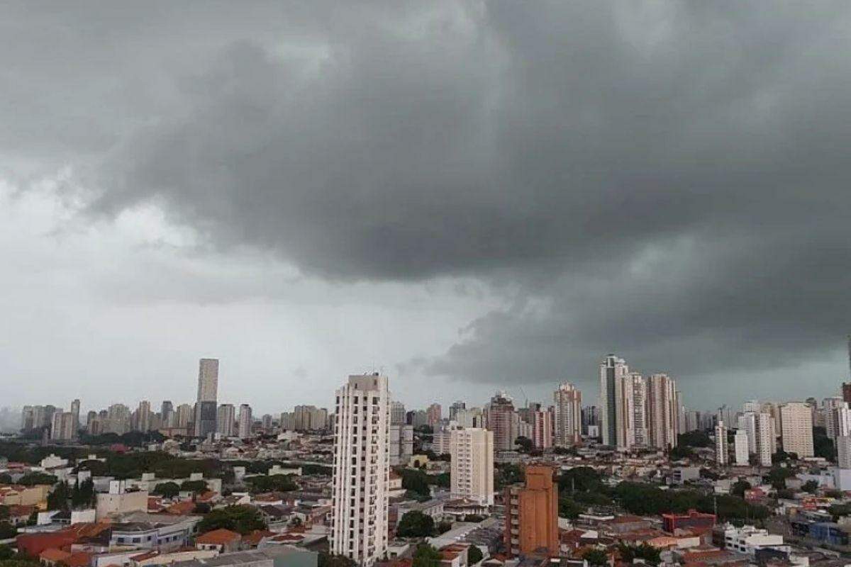  Inmet tem alertas laranja e amarelo para chuvas em SP e outros Estados do Brasil