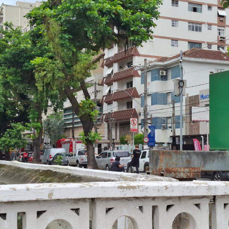 A via foi interditada durante os trabalhos dos bombeiros