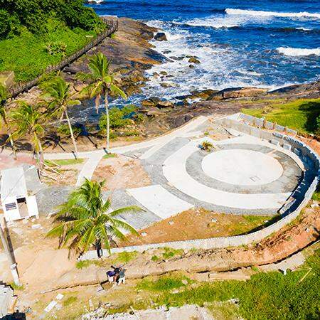 Os dois pontos serão ligados por uma escadaria que saíra da Praça da Gruta em direção ao alto do Morro do Paranambuco, em frente as caixas d’águas da Sabesp, onde será construído um mirante
