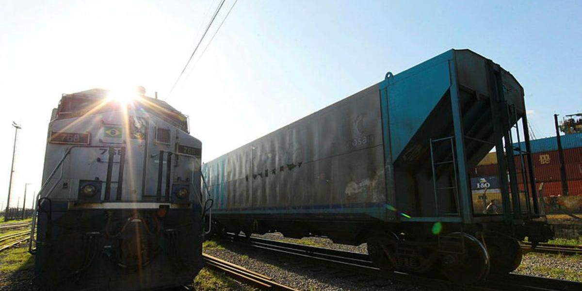 Movimentação de cargas escoadas por trilhos no ano passado teve alta de 2,57% na comparação com 2024