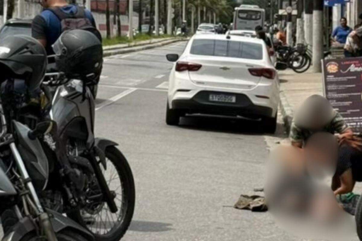 Homem é atropelado e é socorrido com ferimentos na perna por bombeiros na Vila Áurea, no Guarujá