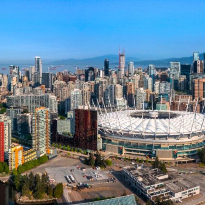 Entre montanhas nevadas e o Pacífico, cidade une natureza, gastronomia e infraestrutura