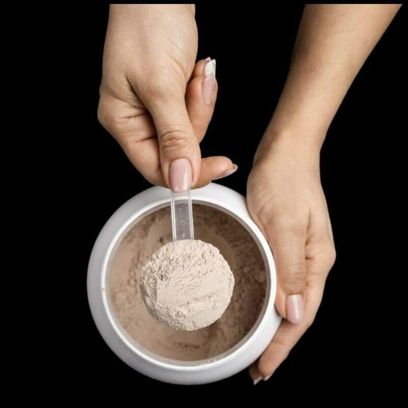 O consumo de suplementos proteicos, especialmente o whey protein, tornou-se comum