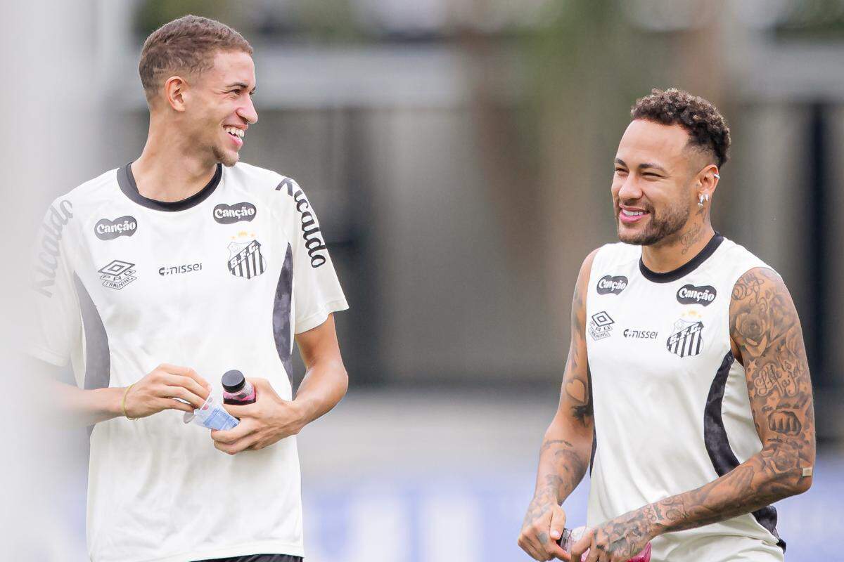 Poupado das atividades com bola, Neymar a princípio não preocupa para o jogo contra o Mirassol na terça