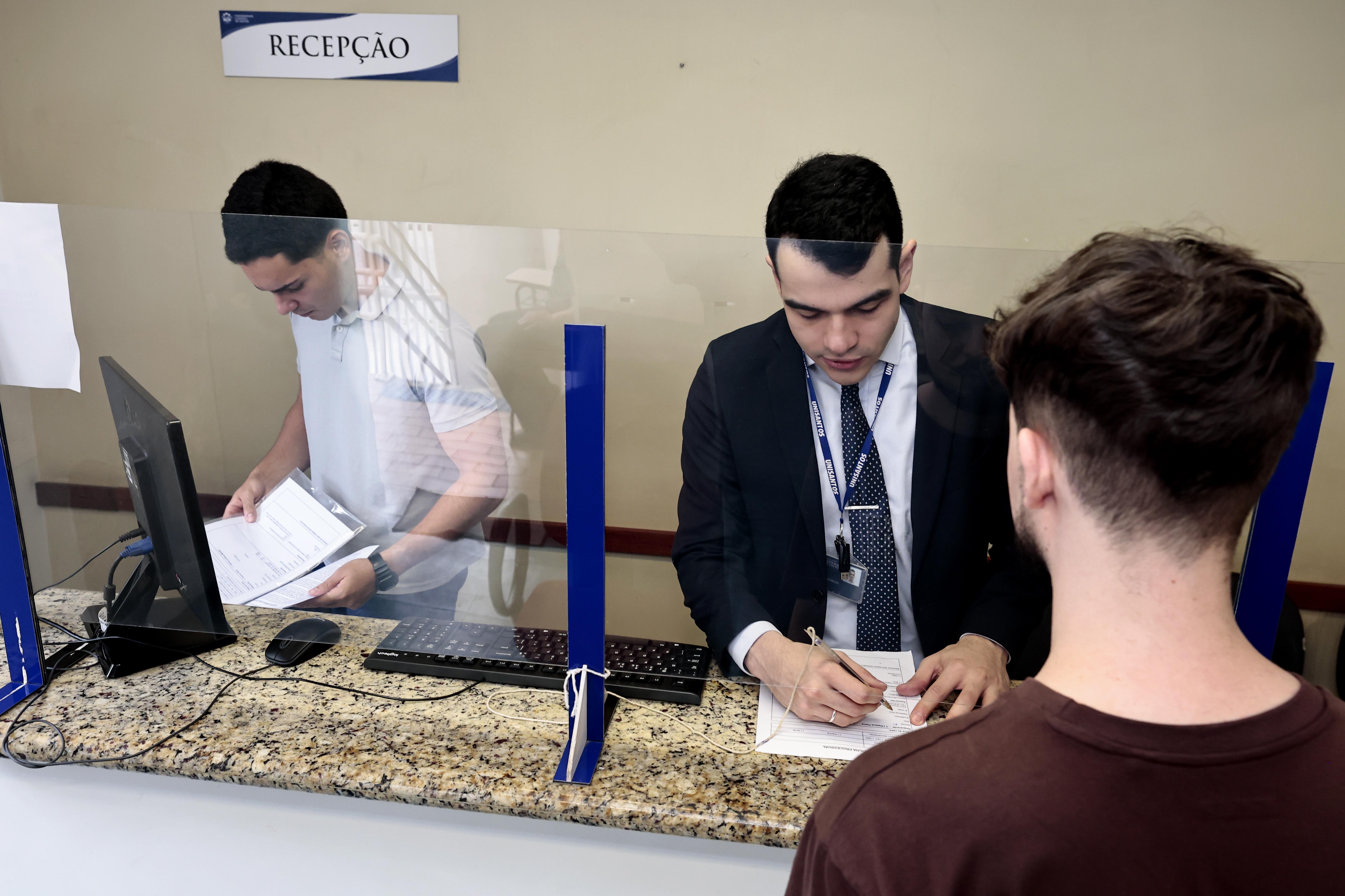 Estagiários de Direito atendem quem tem renda de até três mínimos