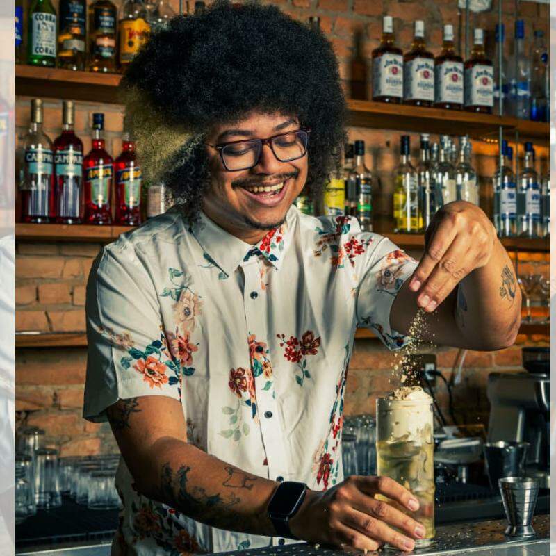 O mixologista Mauro Melo