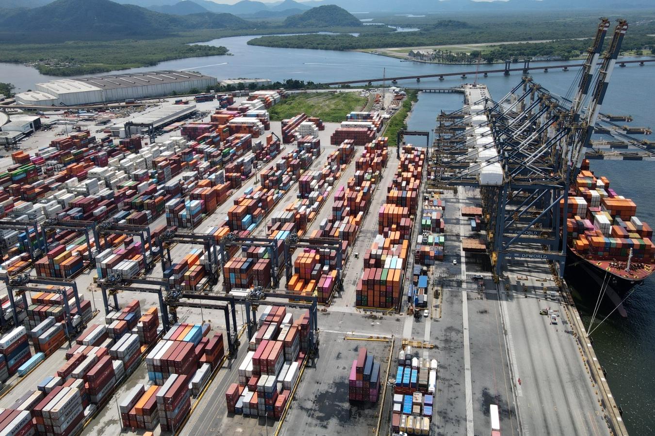 Cerca de 30 vagas de emprego são oferecidas no Porto de Santos