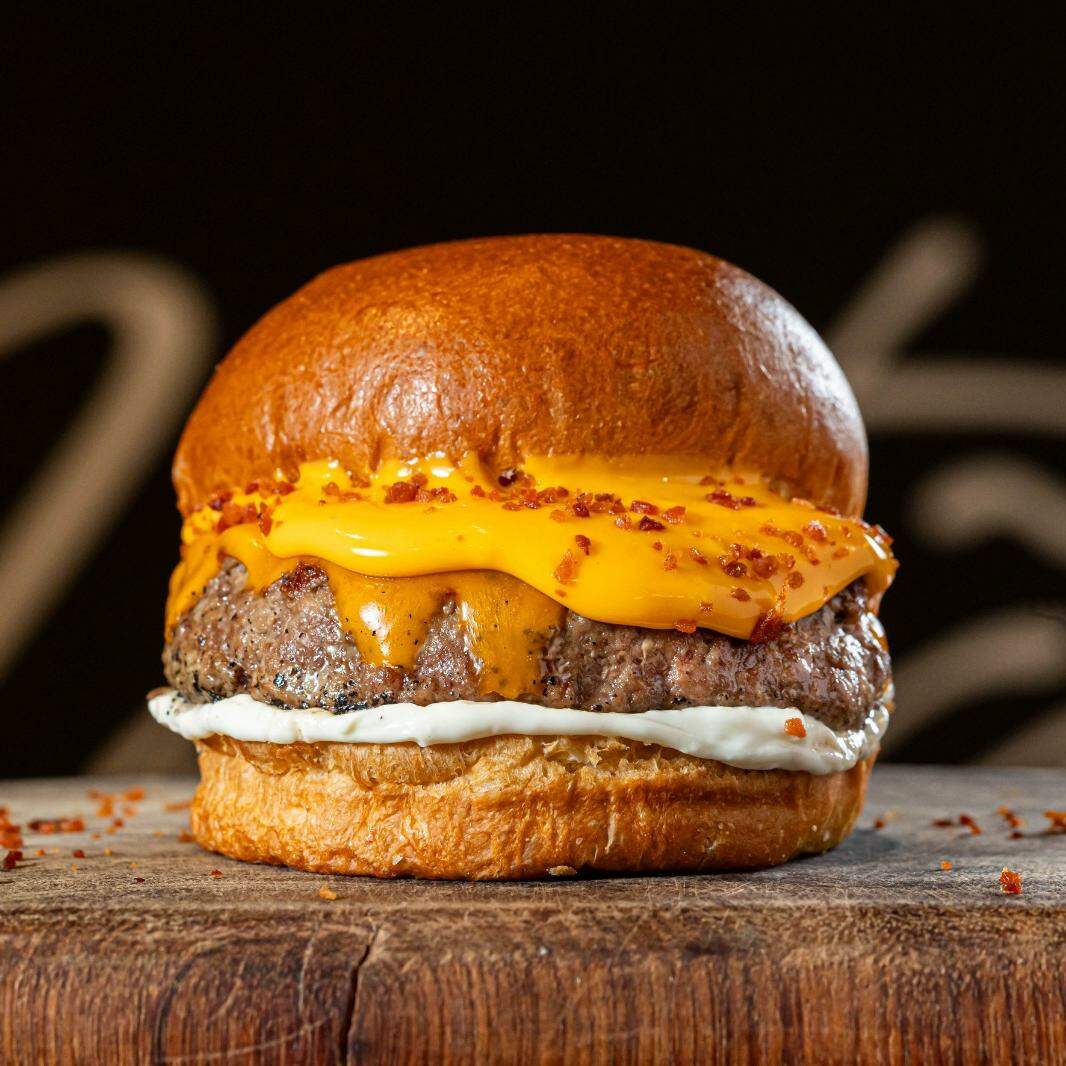 As promoções vão até domingo (15) nas unidades da hamburgueria em Santos e Praia Grande