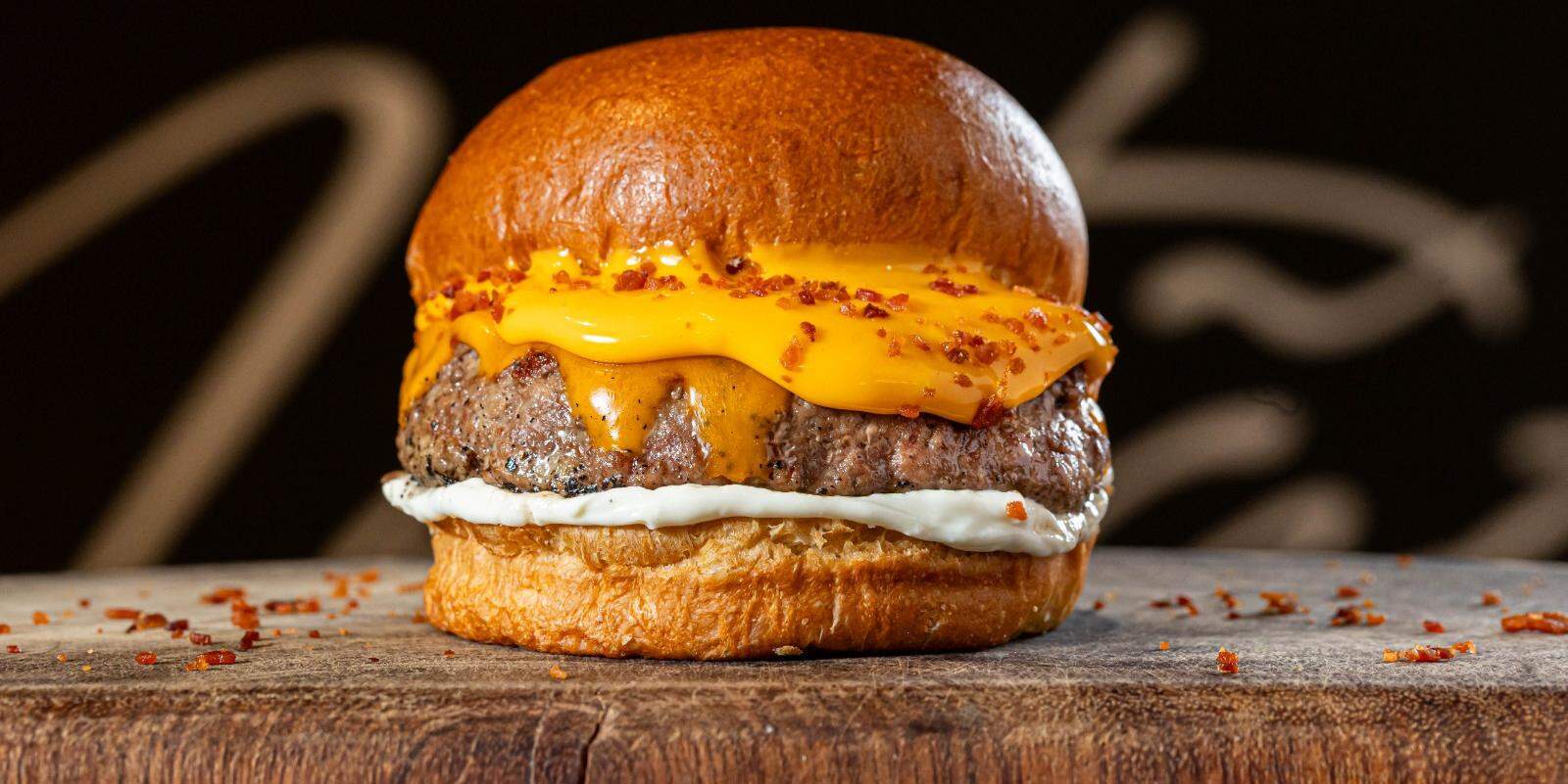 As promoções vão até domingo (15) nas unidades da hamburgueria em Santos e Praia Grande