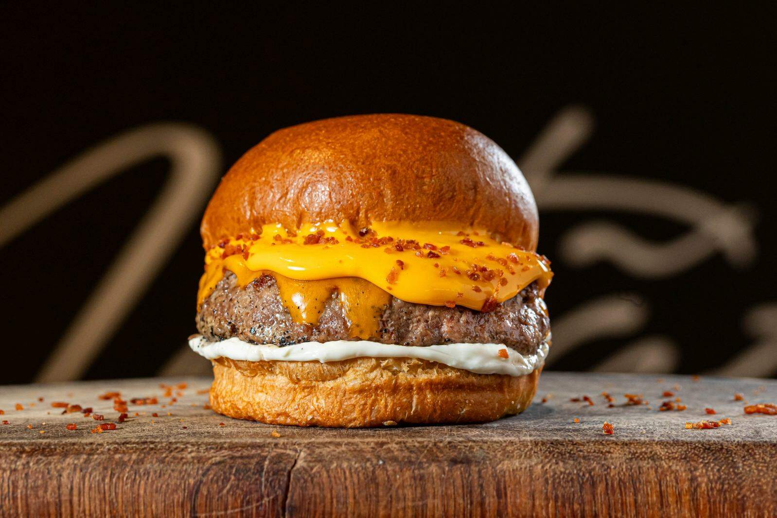 As promoções vão até domingo (15) nas unidades da hamburgueria em Santos e Praia Grande