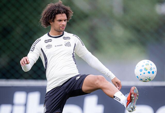 O volante Willian Arão é presença certa no meio-campo do Peixe na partida contra o Mirassol