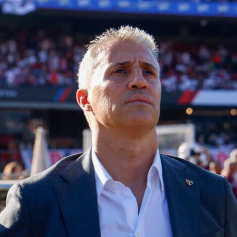 São Paulo anuncia a saída do técnico Hernán Crespo mesmo brigando no topo do Brasileirão