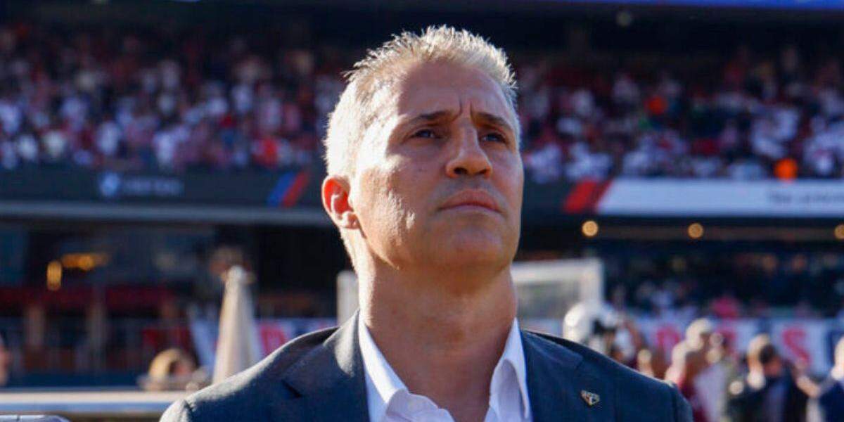 São Paulo anuncia a saída do técnico Hernán Crespo mesmo brigando no topo do Brasileirão