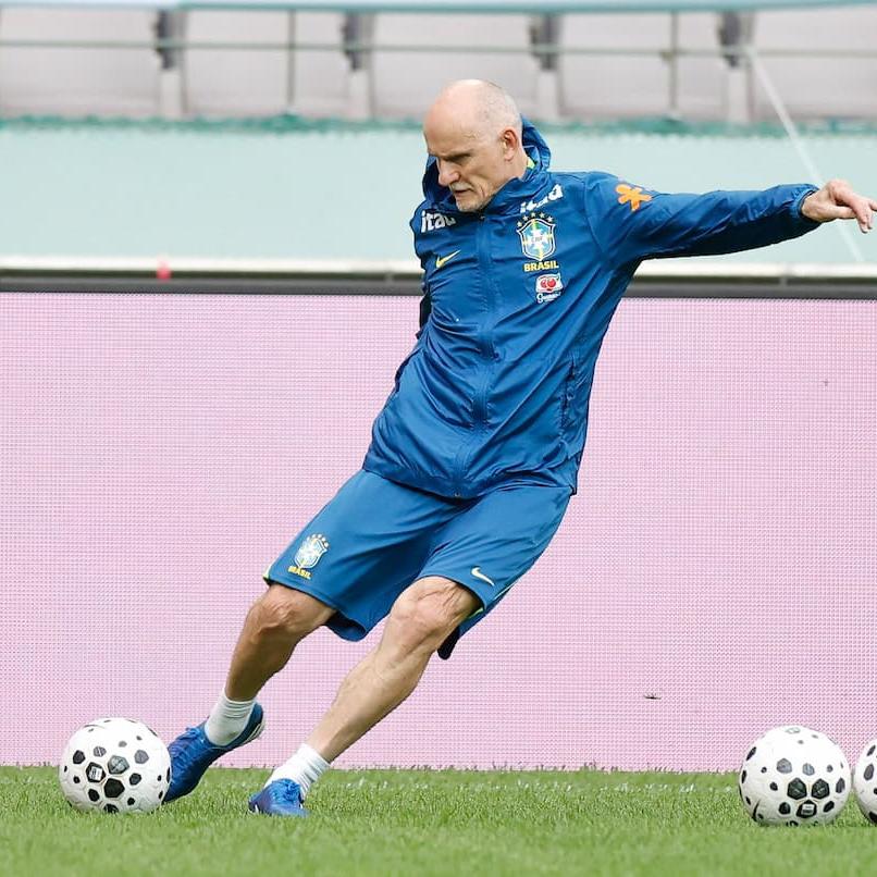 O preparador de goleiros da seleção brasileira, Taffarel, estará na Vila Belmiro neste domingo