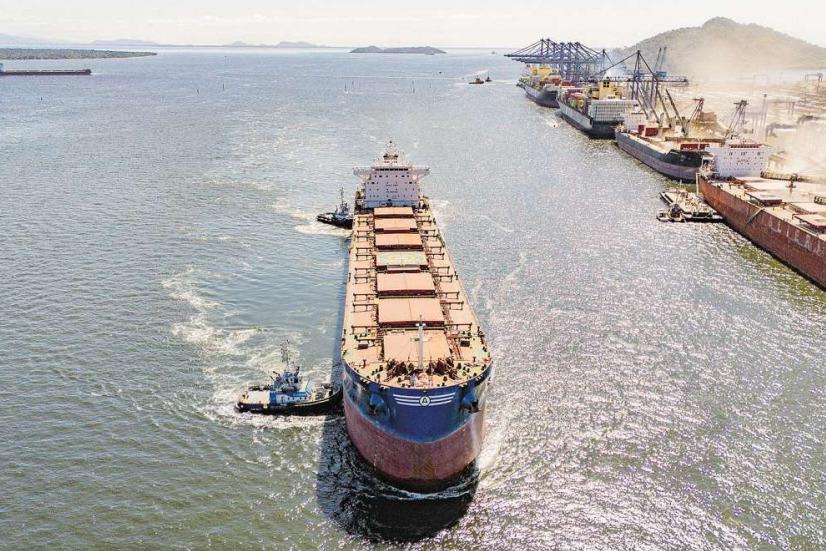 At the end of the first five years of the concession, the concessionaire will deepen the channel to 15.5 meters