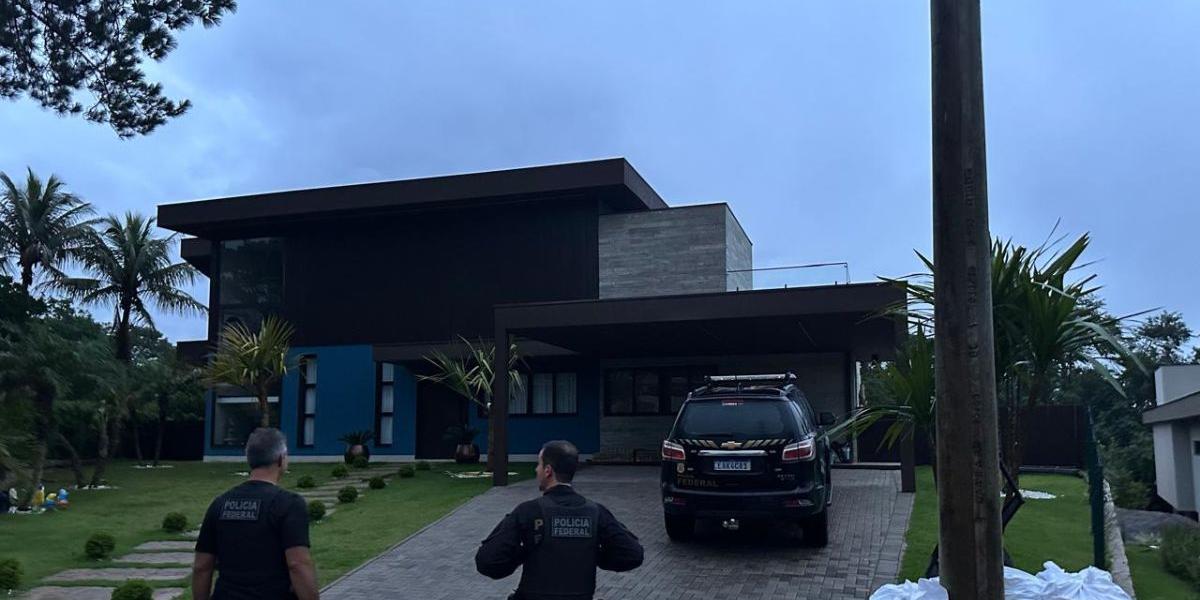 Polícia Federal cumpriu mandados nas cidades de Santos e Valinhos na manhã desta terça-feira (10)