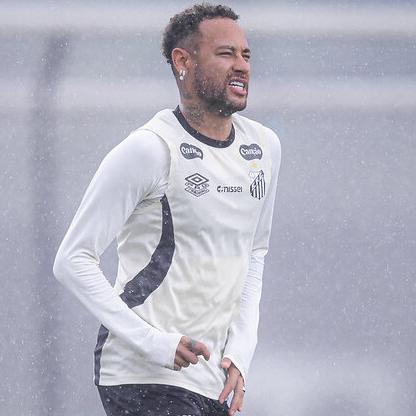 Poupado do jogo contra o Mirassol, Neymar treinou nesta terça no CT Rei Pelé