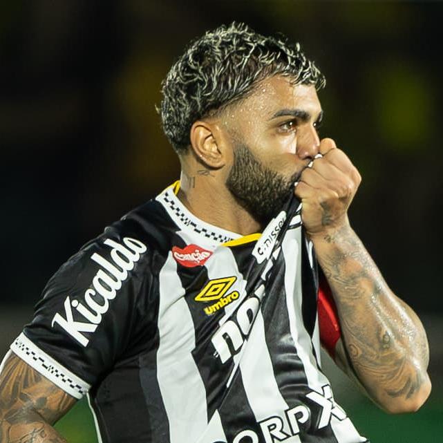 Gabigol foi o nome do jogo do Santos, garantindo o empate