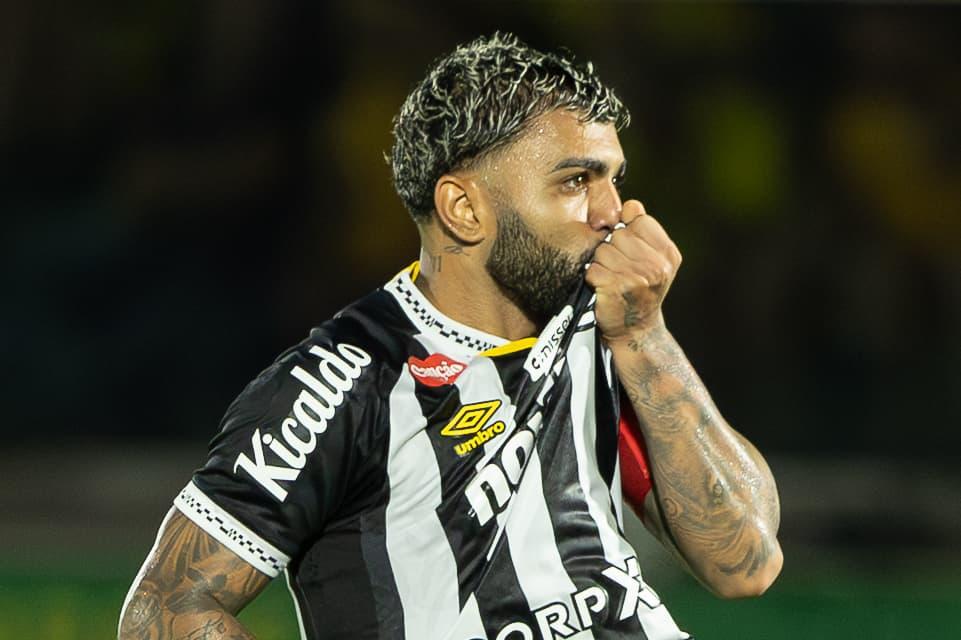 Gabigol foi o nome do jogo do Santos, garantindo o empate