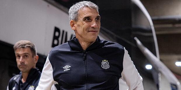 Juan Pablo Vojvoda garantiu que Neymar não tem lesão, nem sente dor, e está pronto para jogar o clássico