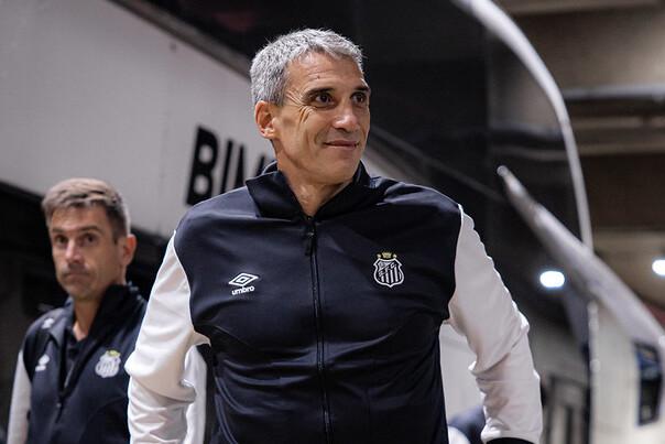 Juan Pablo Vojvoda garantiu que Neymar não tem lesão, nem sente dor, e está pronto para jogar o clássico