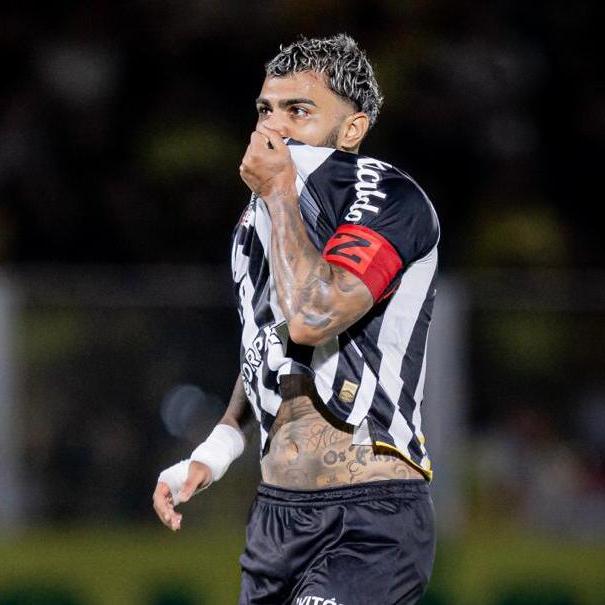 Gabigol marcou dois gols e garantiu o empate do Peixe na partida contra o Mirassol