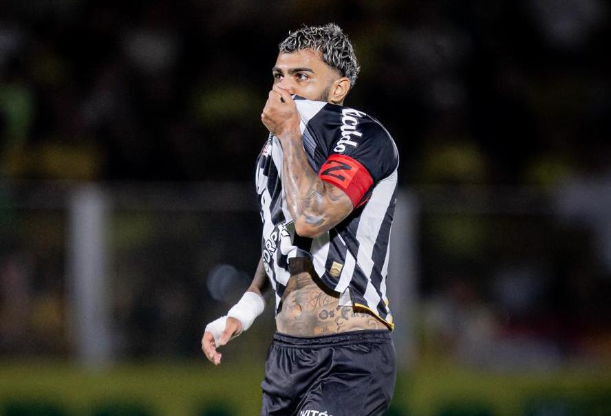 Gabigol marcou dois gols e garantiu o empate do Peixe na partida contra o Mirassol