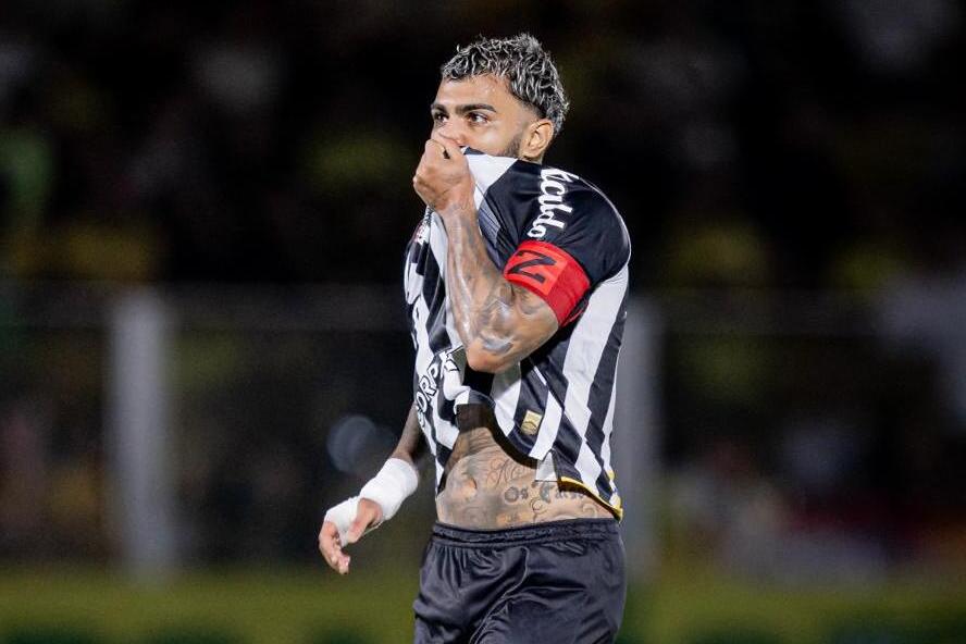 Gabigol marcou dois gols e garantiu o empate do Peixe na partida contra o Mirassol