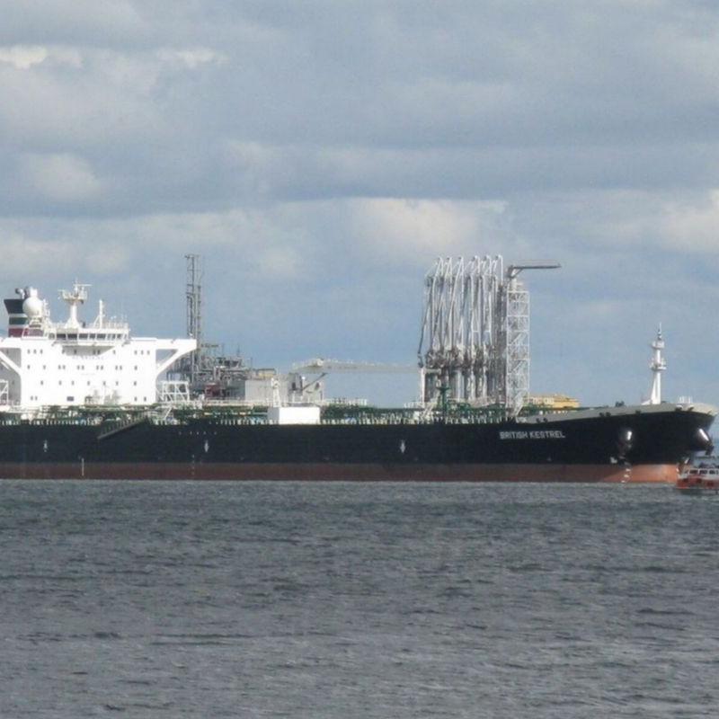 12º dia de guerra tem navio atingido no Estreito de Ormuz e ataques em Beirute, Dubai e Teerã