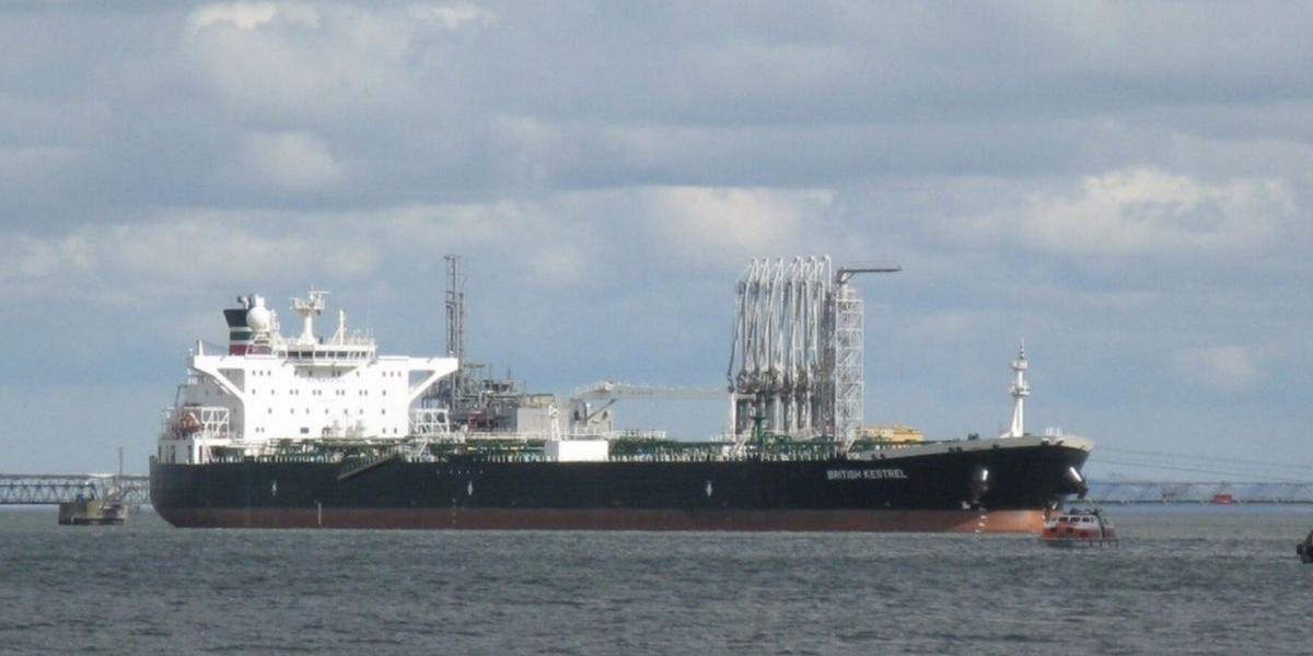 12º dia de guerra tem navio atingido no Estreito de Ormuz e ataques em Beirute, Dubai e Teerã