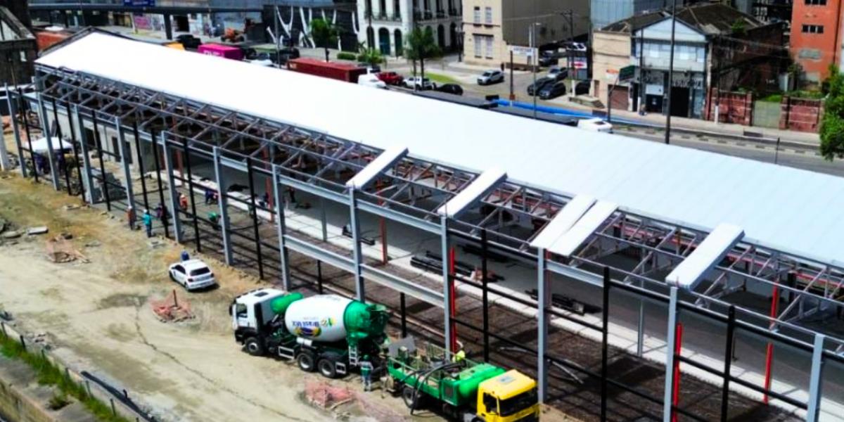 A concretagem do piso deve ser concluída até o final desta semana, junto com a pavimentação da área externa