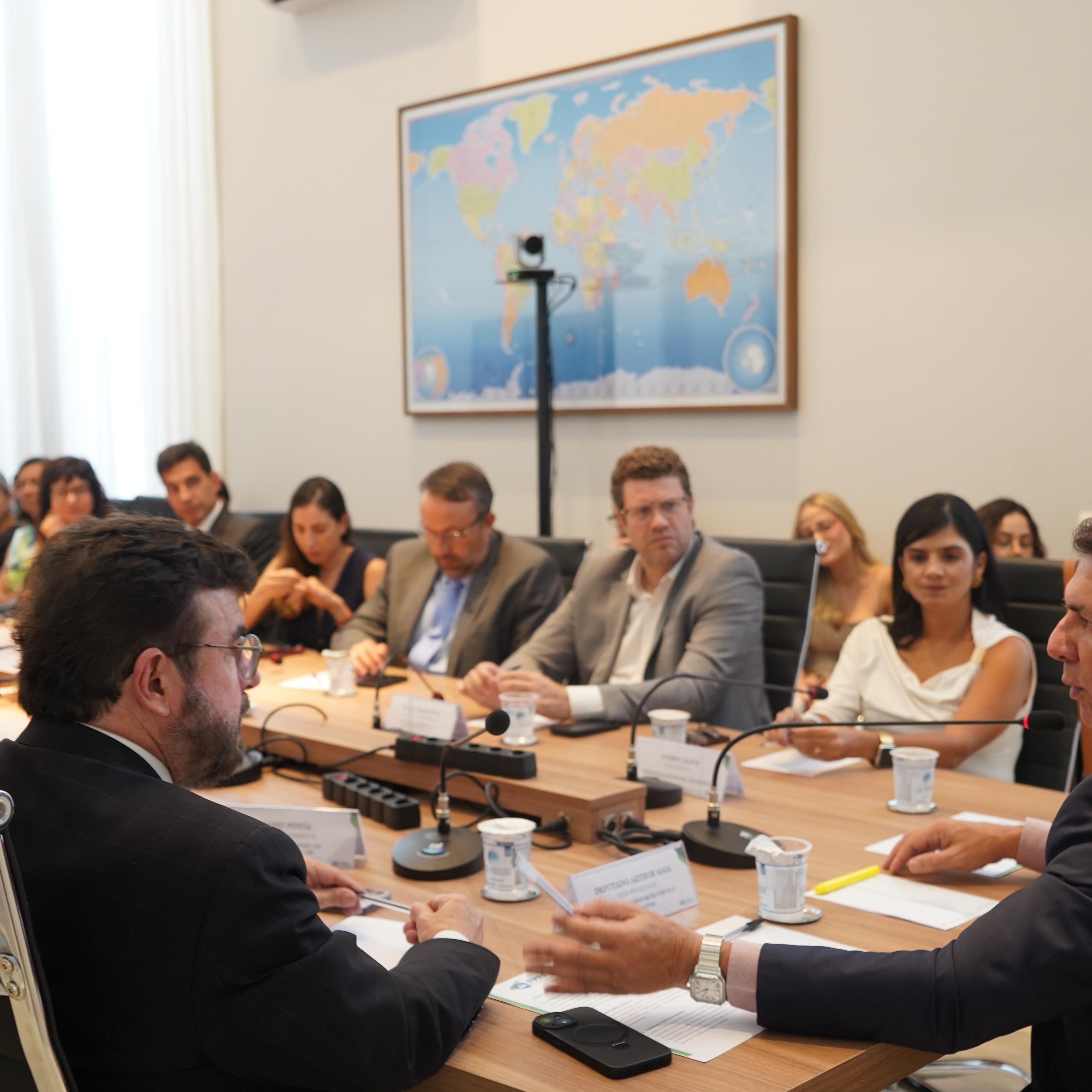 Reunião do deputado Arthur Maia com empresários do setor portuário foi realizada ontem em Brasília