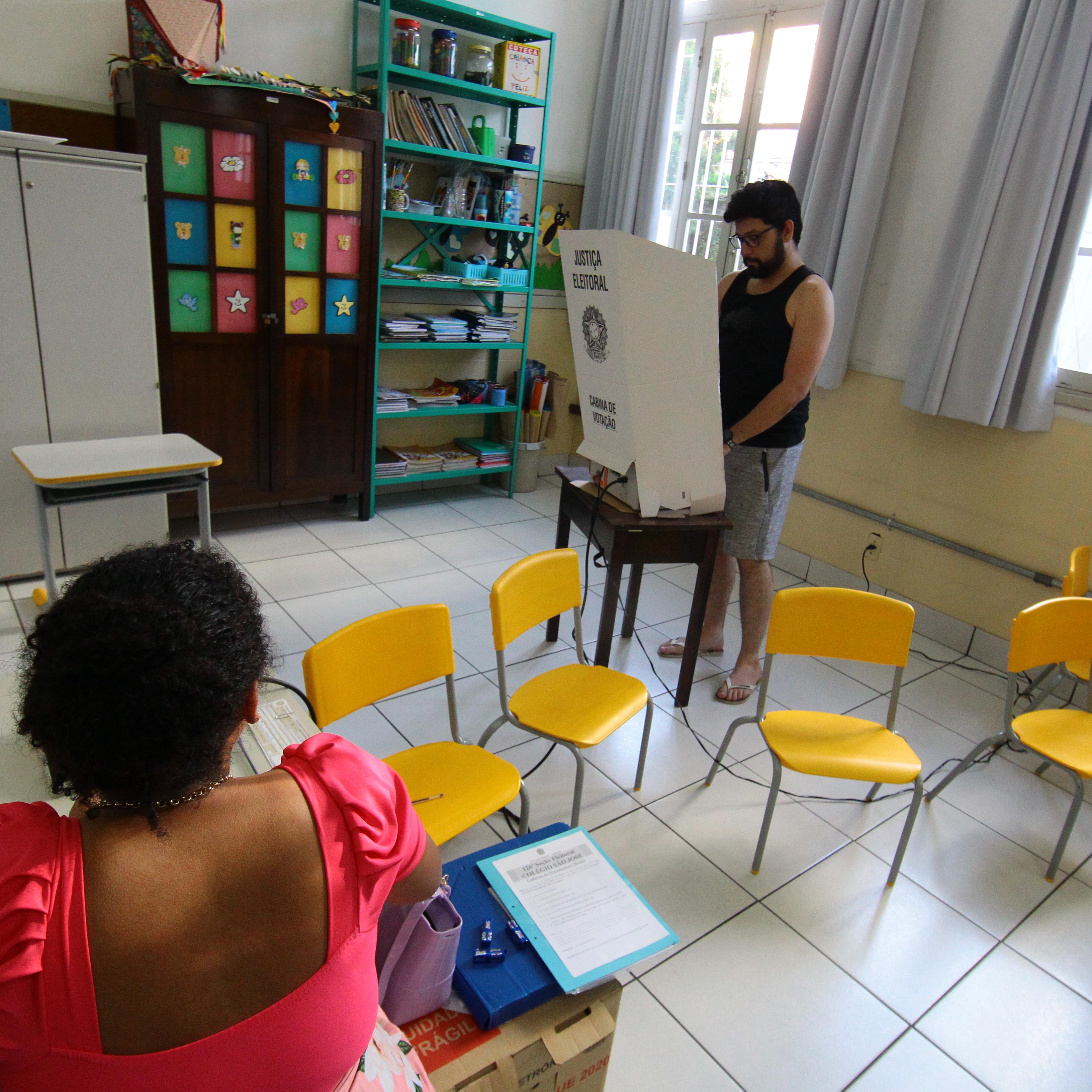 Quem não consegue votar em seção comum pode pedir transferência