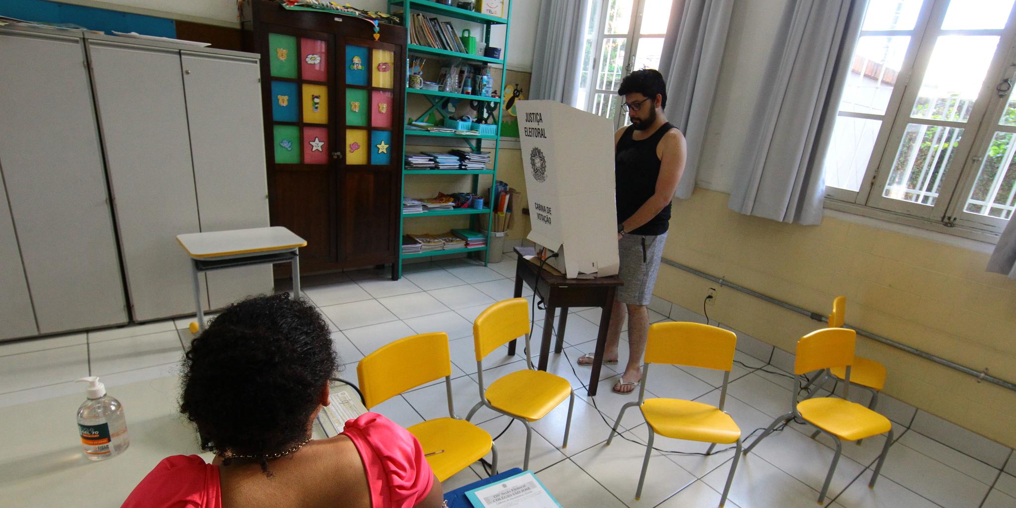 Quem não consegue votar em seção comum pode pedir transferência